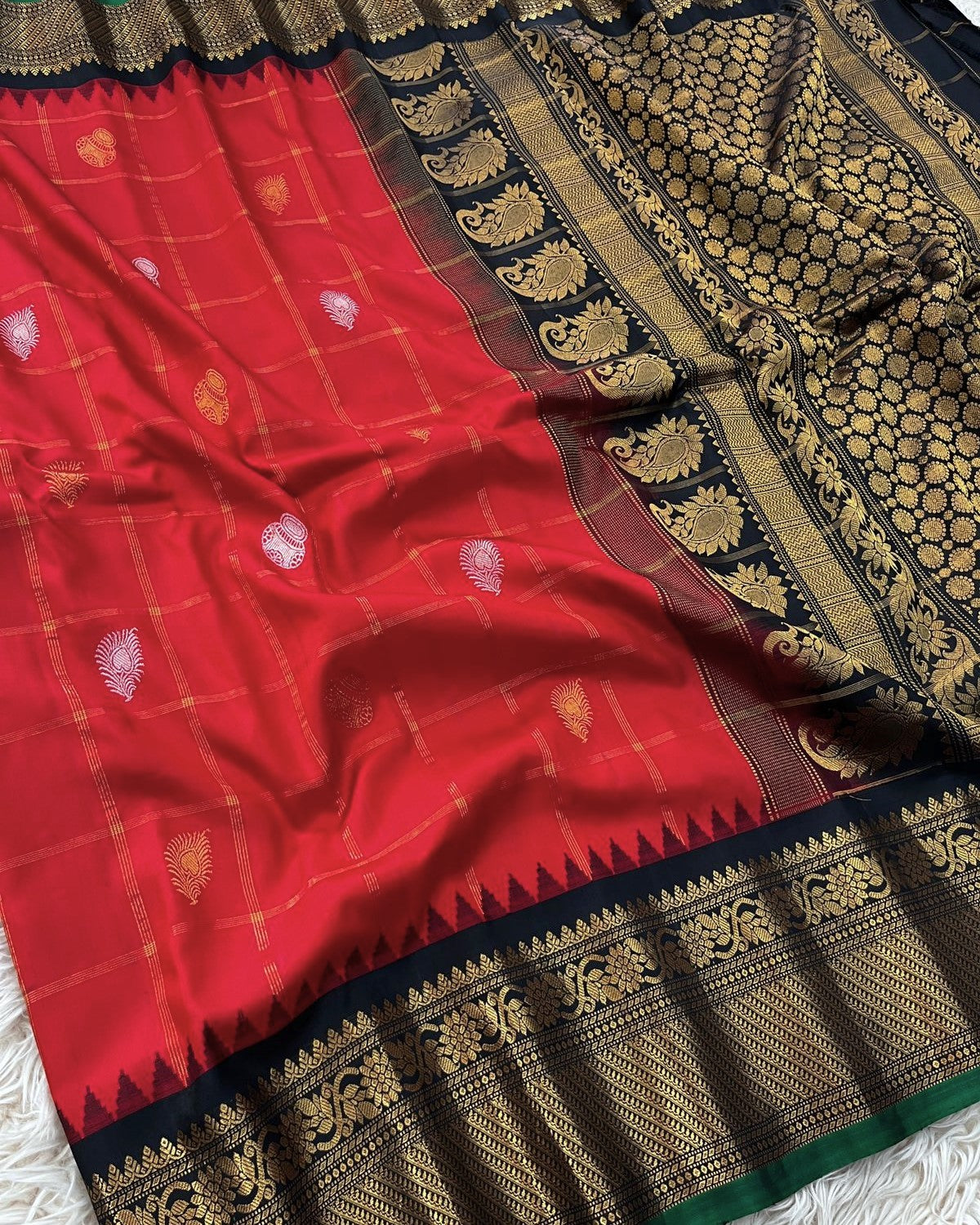 Ruby Red 21 Handloom Gadwal Pattu Saree