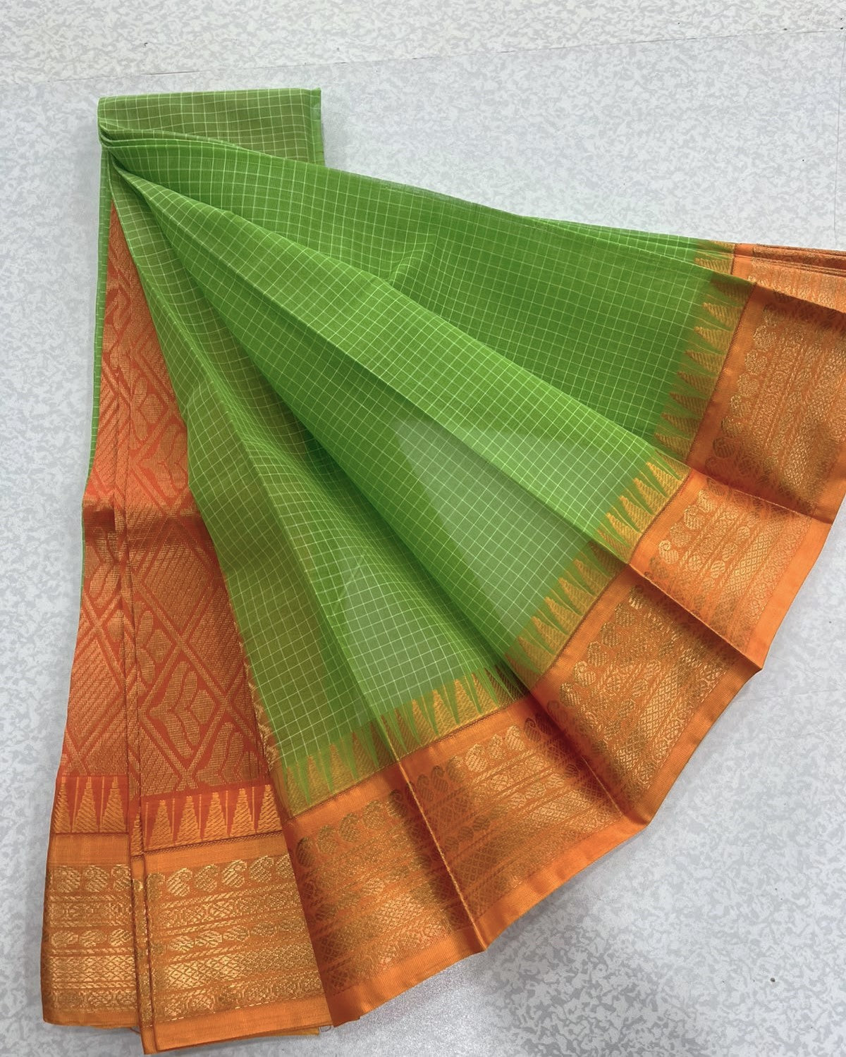 Leaf Green Pure Gadwal Cotton Saree