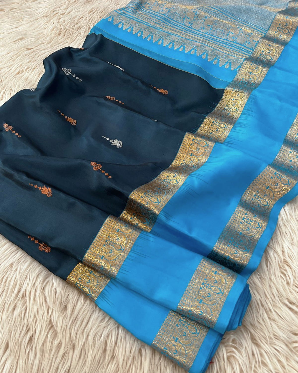 Navy Blue 9 Handloom Gadwal Pattu Saree