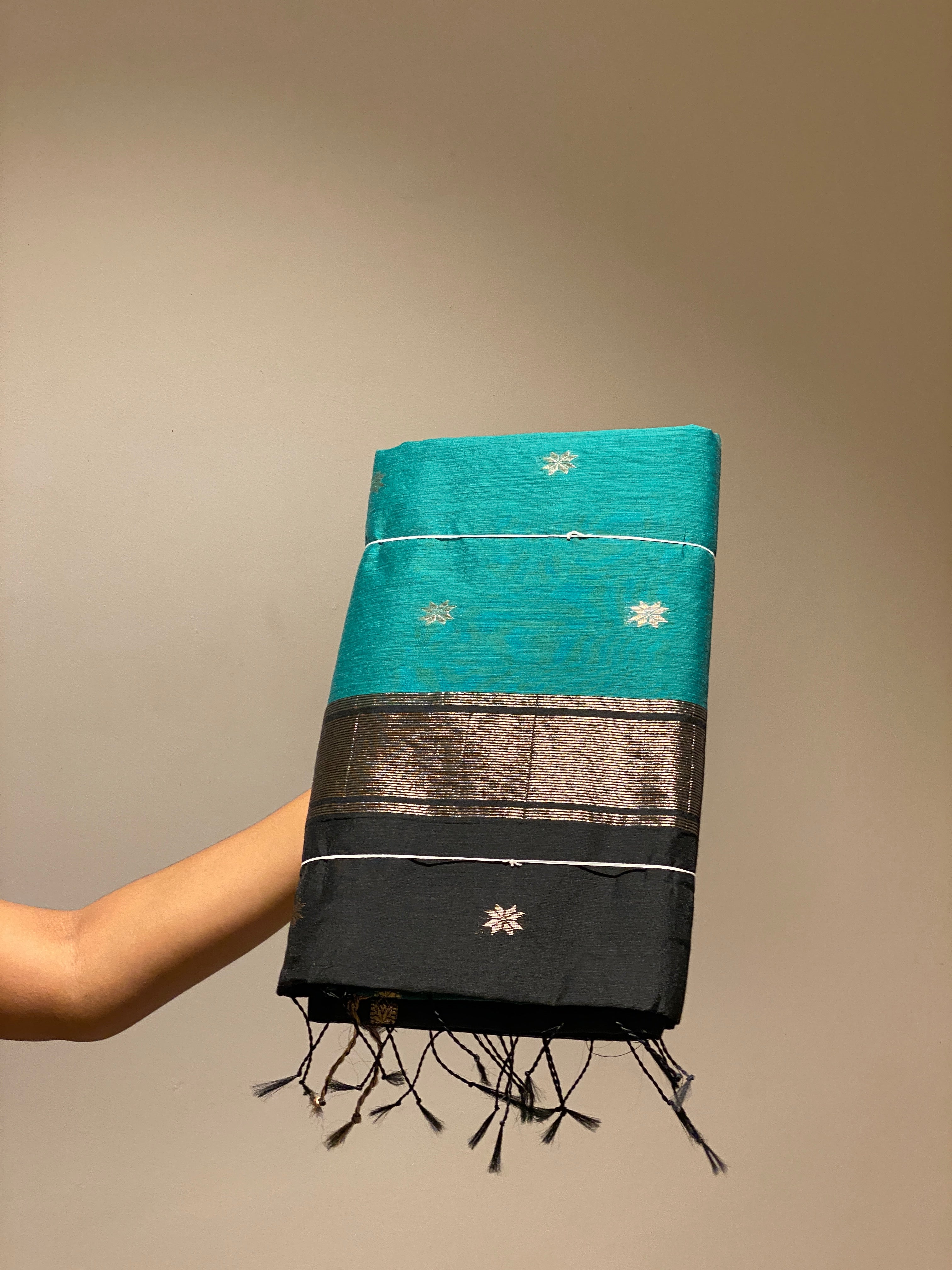 Blue handloom Maheshwari cotton saree with black border