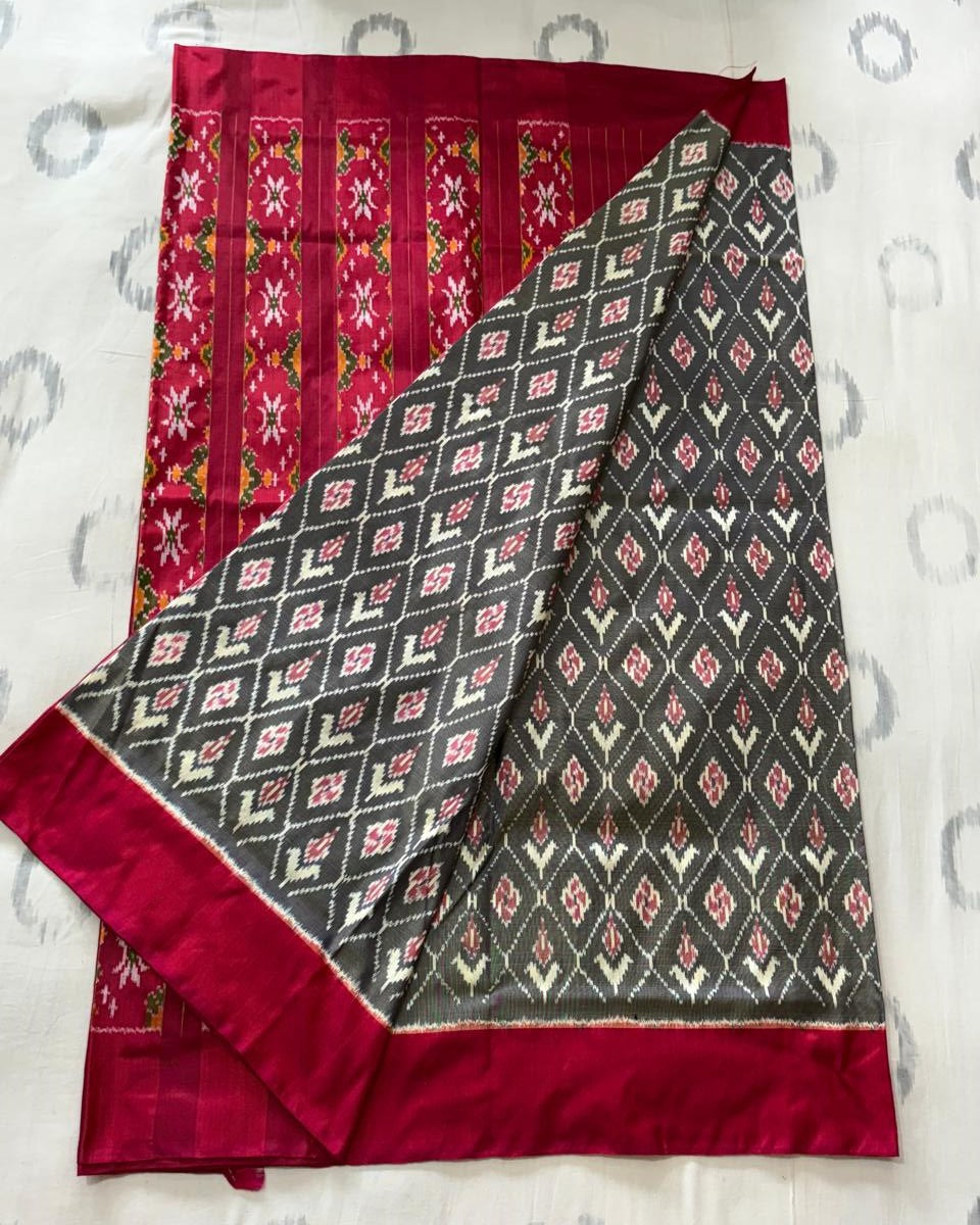 Charcoal Grey Handloom Pochampally Ikkat Pattu